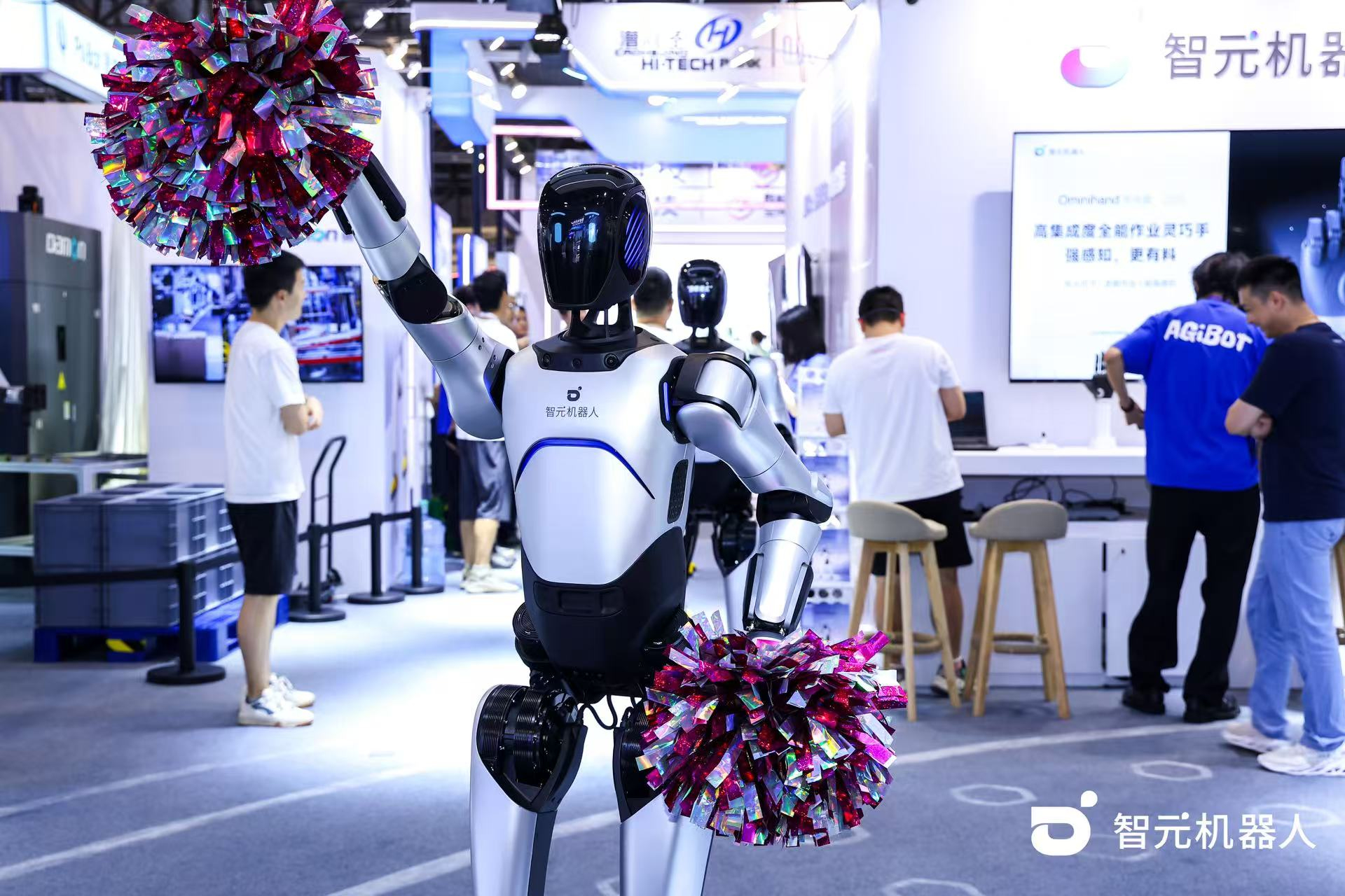 leyu.com机器人 WAIC 首日展台火爆，机器...